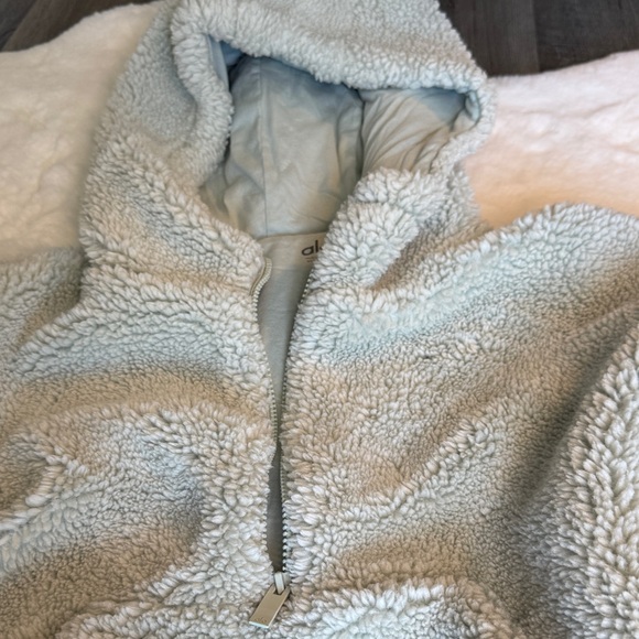 ALO Yoga Sherpa Crop Jacket Women’s Foxy Zip-Up Teddy Fleece S | Light Blue Grey - Picture 4 of 6